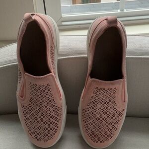 REDUCED VIONIC KIMMIE PERF SLIP ON SNEAKERS WOMEN'S SZ 9 SHOES